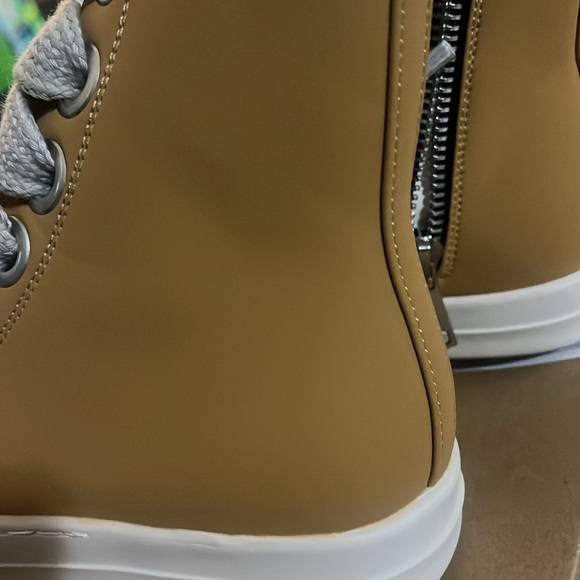 Alan Vincent size 39 New with out tag, closet, clean out sale. - Picture 5 of 12